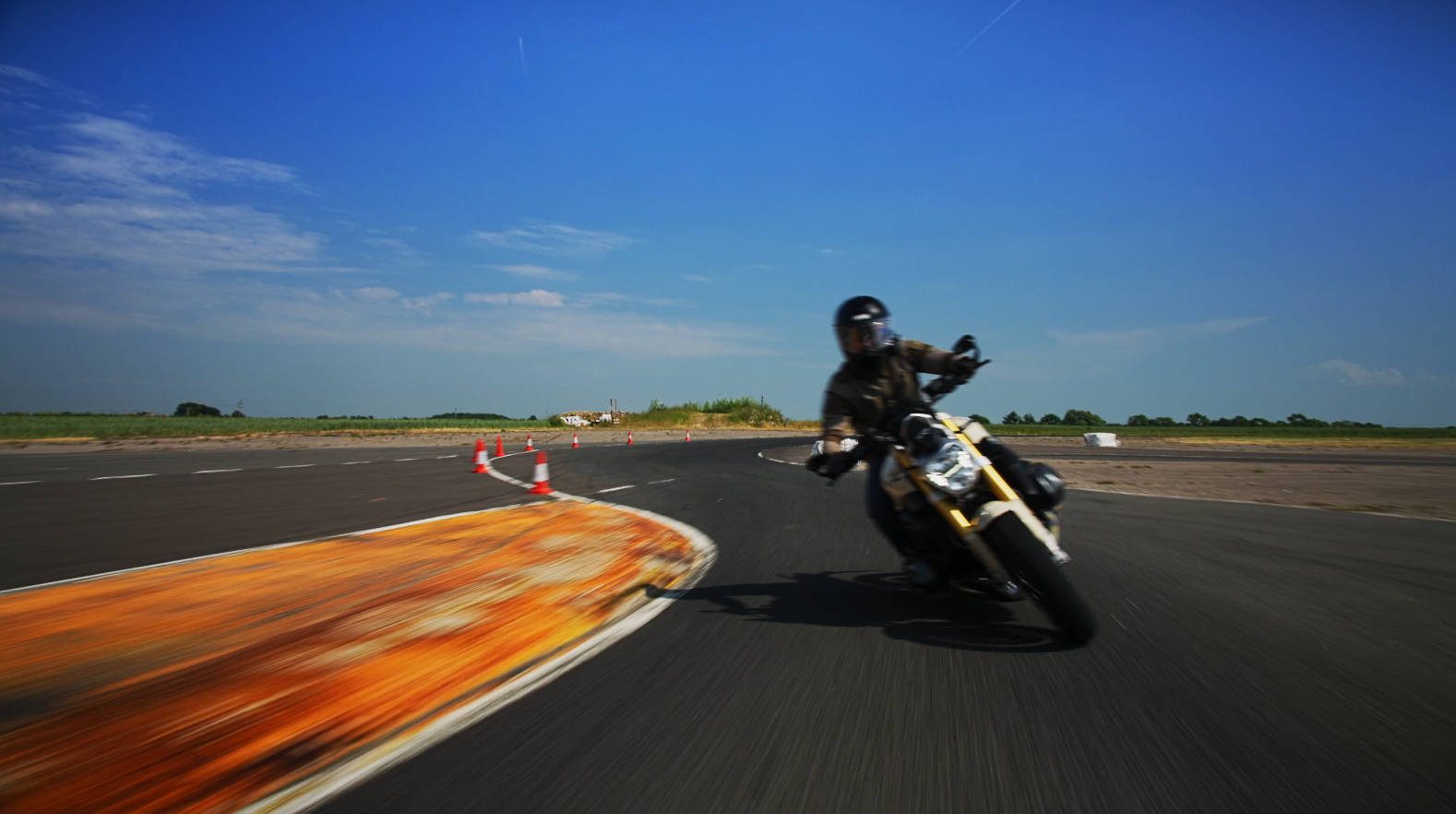 BMW R R1250 running on a track_Automotive videography_Blyton park