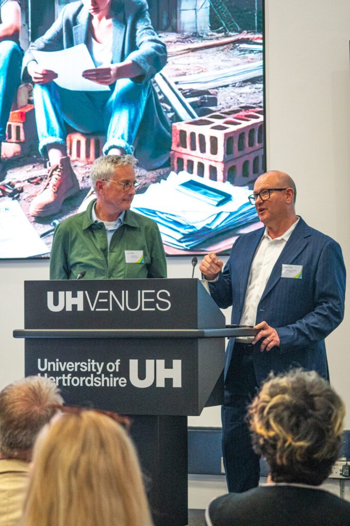 LMS06084 – Lumira Studio – Lumira Studio